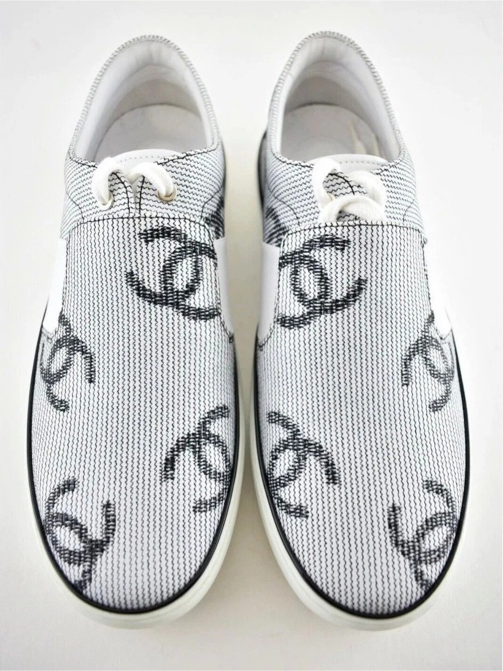 Chanel CC Logo Sneaker White Black Sneakers